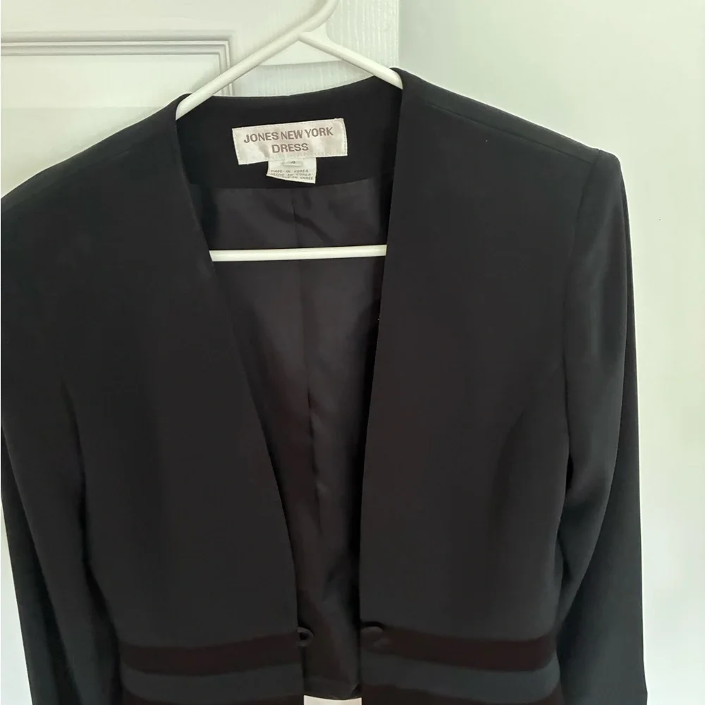 Jones New York Vintage Black Blazer  Jacket with satin detail and 1 button